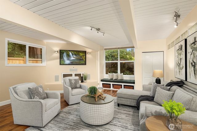 16214 NE 24th Street, Bellevue, WA 98008