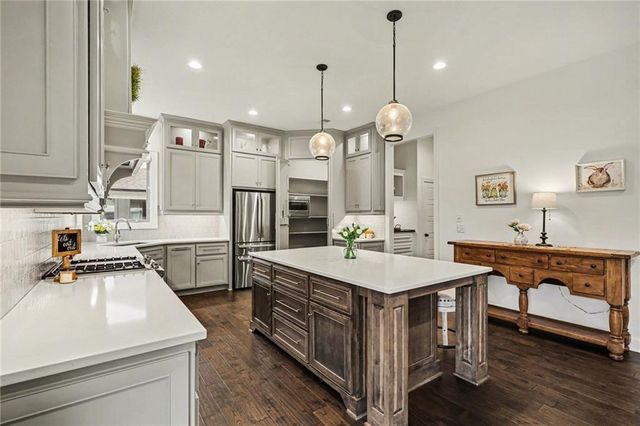 15945 W 165th Street, Olathe, KS 66062