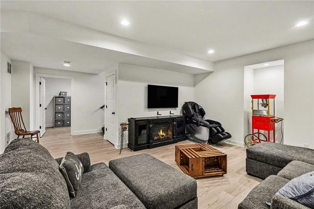 15945 W 165th Street, Olathe, KS 66062