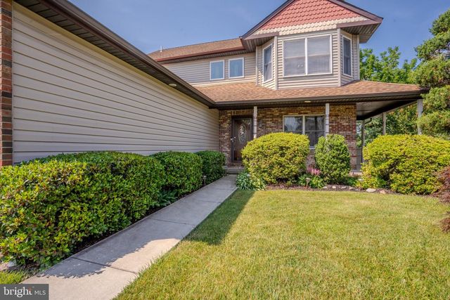 952 DUXBURY DR, Langhorne, PA 19047