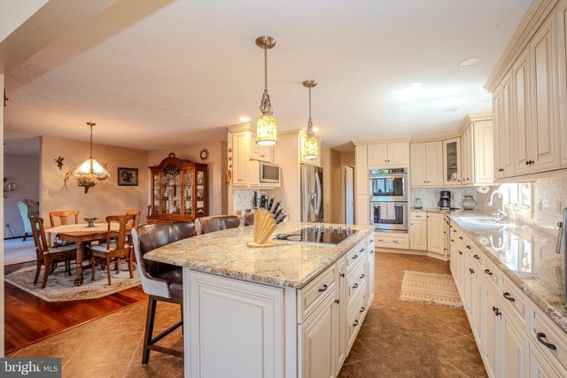 952 DUXBURY DR, Langhorne, PA 19047