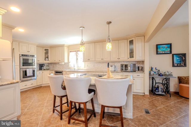 952 DUXBURY DR, Langhorne, PA 19047