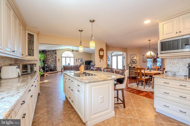 952 DUXBURY DR, Langhorne, PA 19047