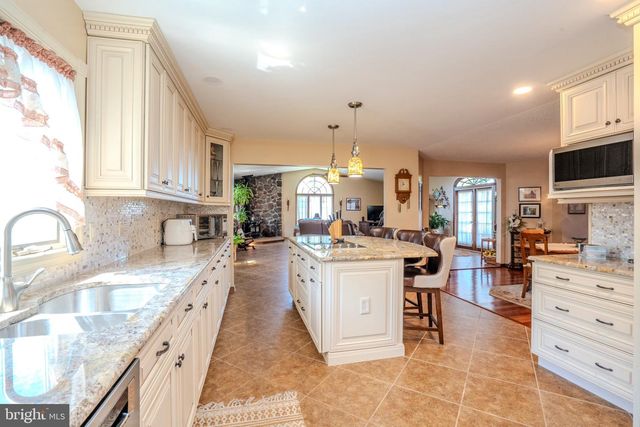 952 DUXBURY DR, Langhorne, PA 19047