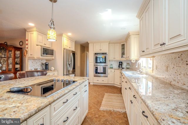 952 DUXBURY DR, Langhorne, PA 19047
