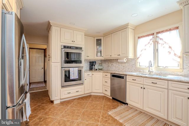 952 DUXBURY DR, Langhorne, PA 19047