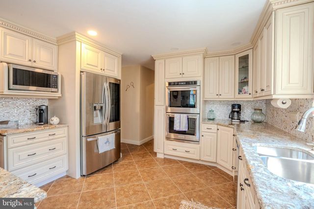 952 DUXBURY DR, Langhorne, PA 19047
