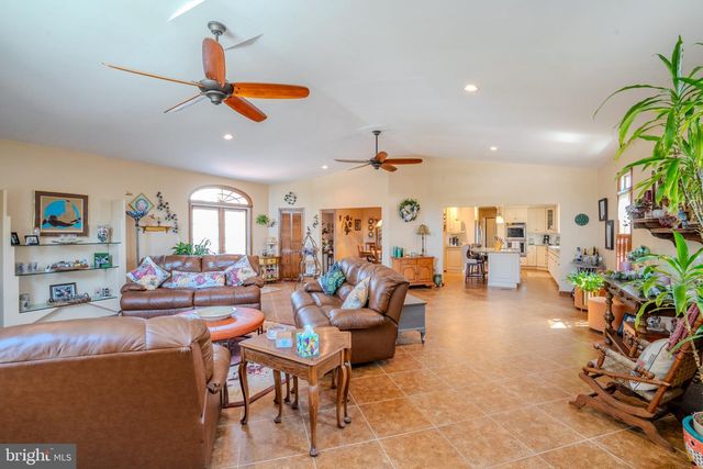 952 DUXBURY DR, Langhorne, PA 19047