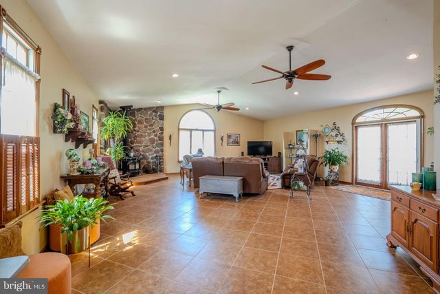 952 DUXBURY DR, Langhorne, PA 19047