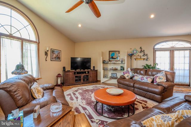 952 DUXBURY DR, Langhorne, PA 19047