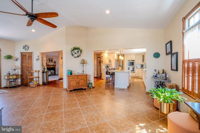 952 DUXBURY DR, Langhorne, PA 19047