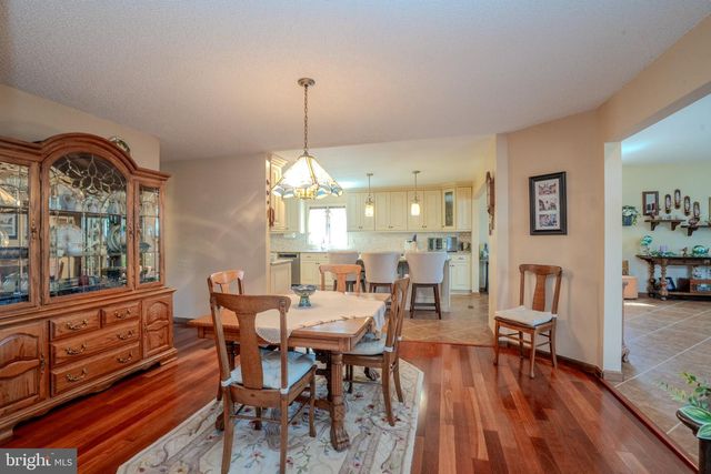 952 DUXBURY DR, Langhorne, PA 19047