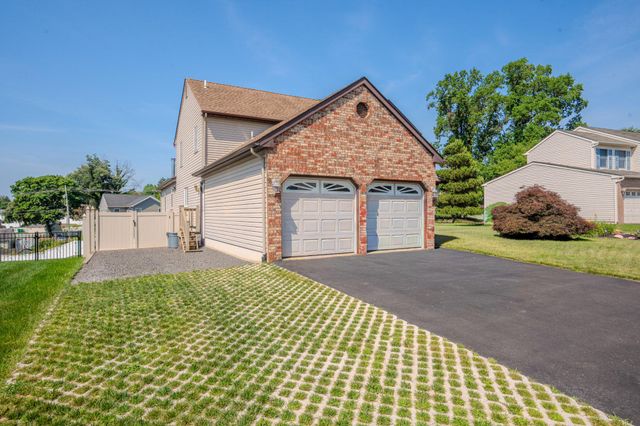 952 DUXBURY DR, Langhorne, PA 19047