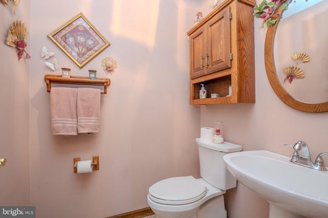 952 DUXBURY DR, Langhorne, PA 19047