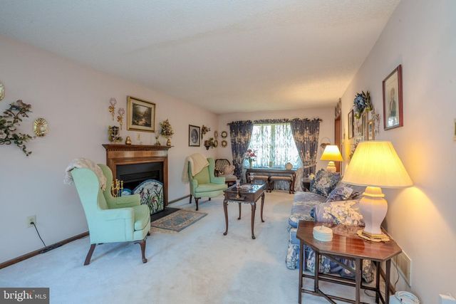 952 DUXBURY DR, Langhorne, PA 19047