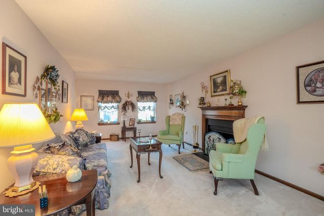 952 DUXBURY DR, Langhorne, PA 19047