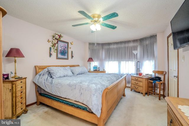 952 DUXBURY DR, Langhorne, PA 19047
