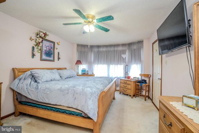 952 DUXBURY DR, Langhorne, PA 19047