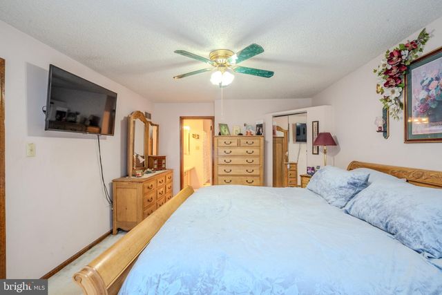 952 DUXBURY DR, Langhorne, PA 19047