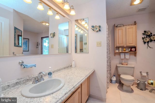952 DUXBURY DR, Langhorne, PA 19047