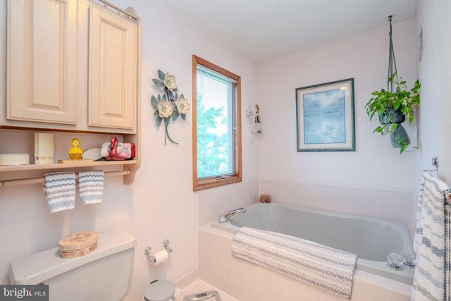 952 DUXBURY DR, Langhorne, PA 19047