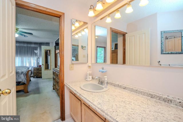 952 DUXBURY DR, Langhorne, PA 19047