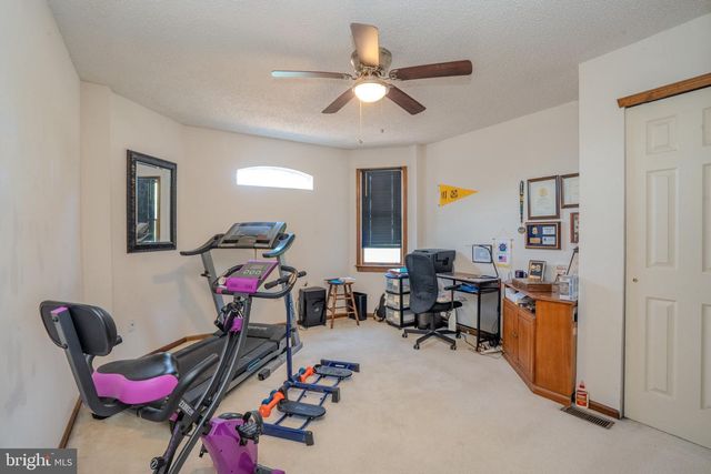 952 DUXBURY DR, Langhorne, PA 19047