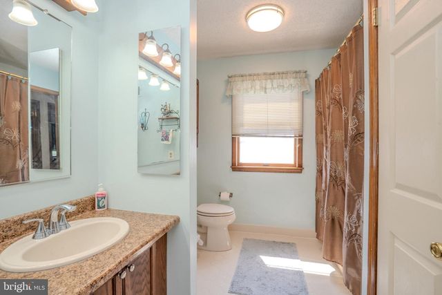952 DUXBURY DR, Langhorne, PA 19047