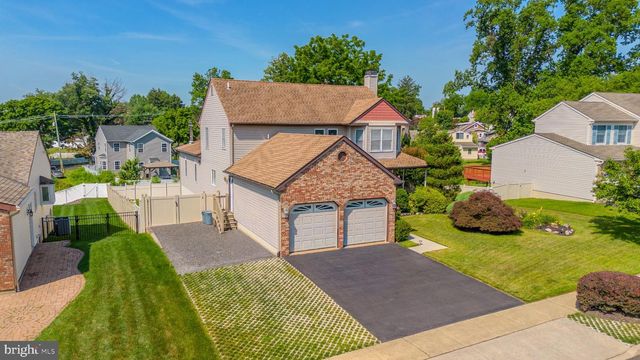 952 DUXBURY DR, Langhorne, PA 19047
