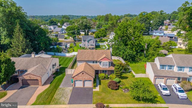 952 DUXBURY DR, Langhorne, PA 19047