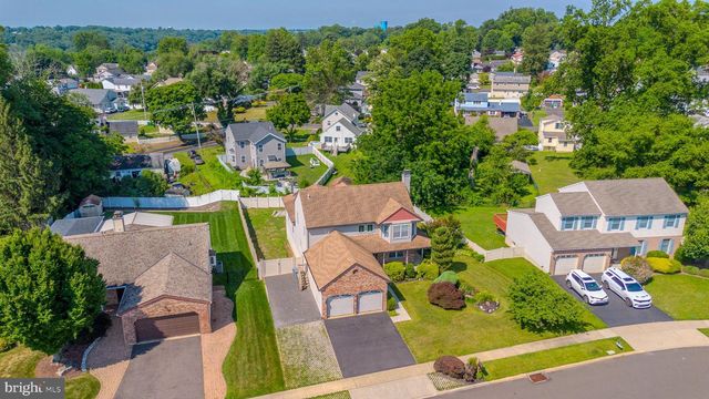 952 DUXBURY DR, Langhorne, PA 19047
