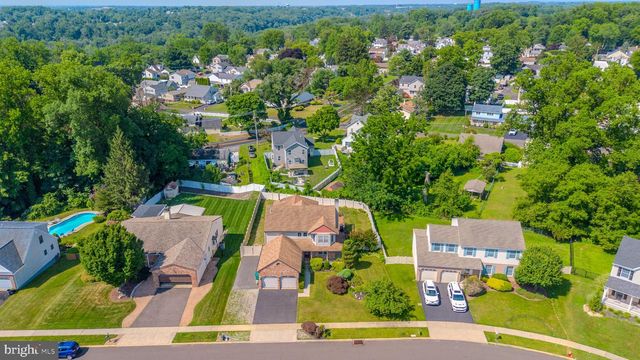 952 DUXBURY DR, Langhorne, PA 19047