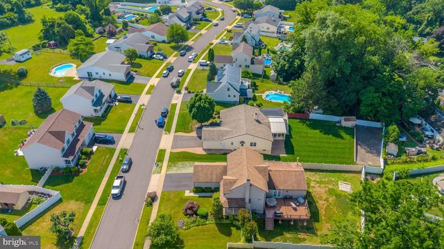 952 DUXBURY DR, Langhorne, PA 19047