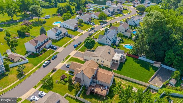952 DUXBURY DR, Langhorne, PA 19047