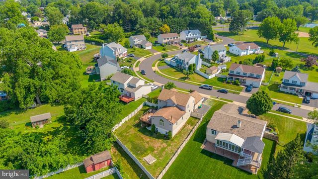 952 DUXBURY DR, Langhorne, PA 19047