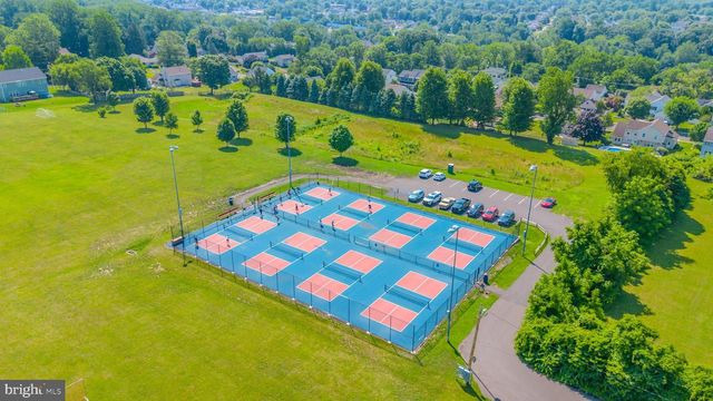 952 DUXBURY DR, Langhorne, PA 19047