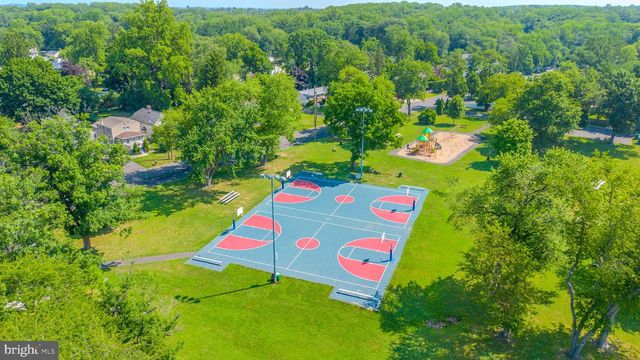952 DUXBURY DR, Langhorne, PA 19047