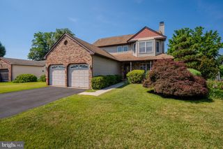 952 DUXBURY DR, Langhorne, PA 19047