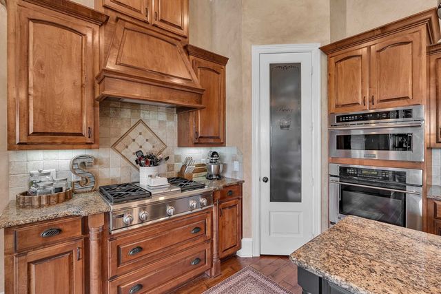 135 Wendy Acres Ave, Longview, TX 75602