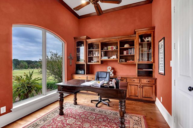 135 Wendy Acres Ave, Longview, TX 75602