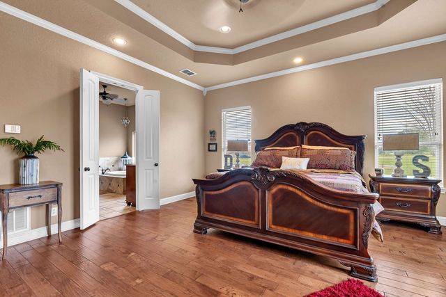 135 Wendy Acres Ave, Longview, TX 75602