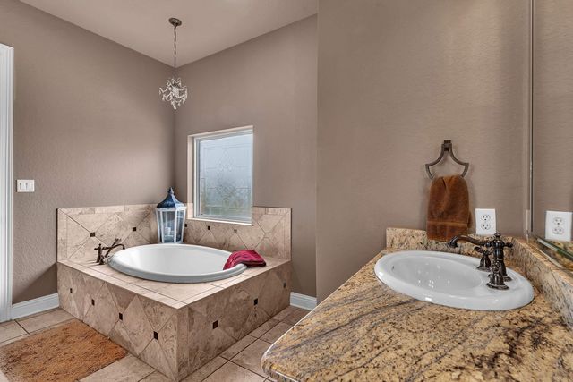 135 Wendy Acres Ave, Longview, TX 75602