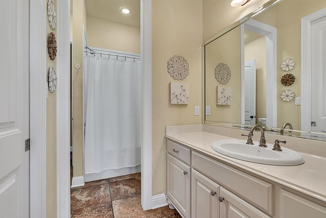 135 Wendy Acres Ave, Longview, TX 75602