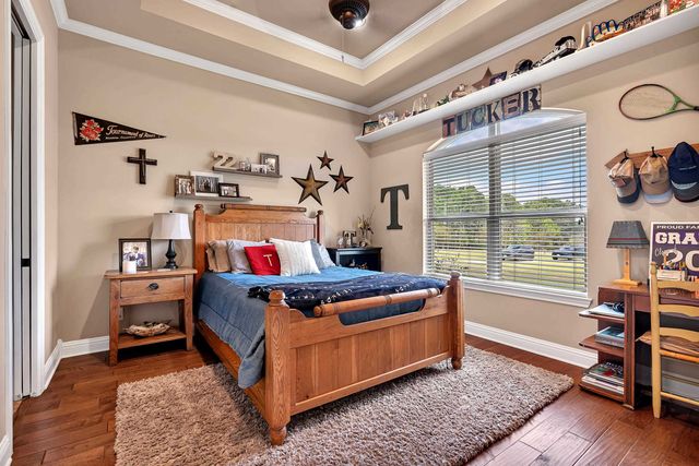 135 Wendy Acres Ave, Longview, TX 75602