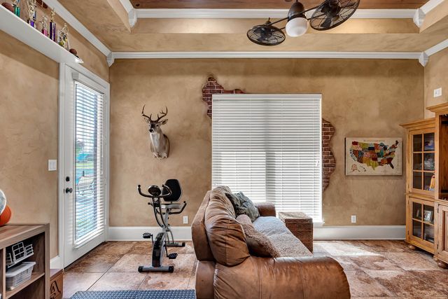 135 Wendy Acres Ave, Longview, TX 75602