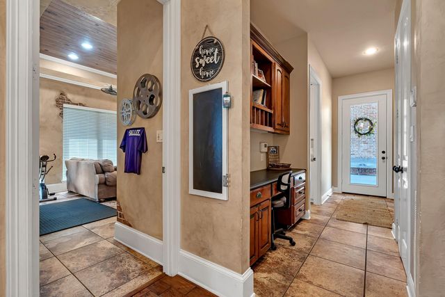 135 Wendy Acres Ave, Longview, TX 75602