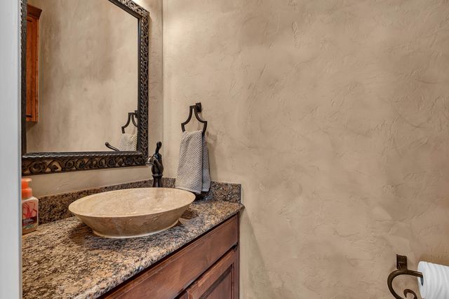 135 Wendy Acres Ave, Longview, TX 75602