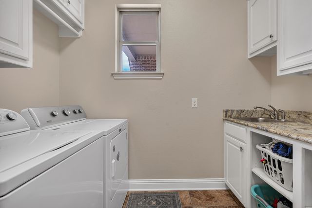 135 Wendy Acres Ave, Longview, TX 75602