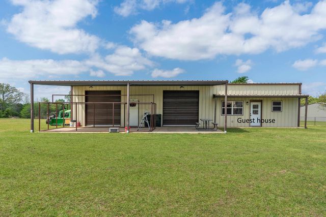 135 Wendy Acres Ave, Longview, TX 75602