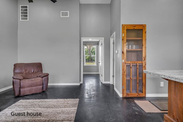 135 Wendy Acres Ave, Longview, TX 75602